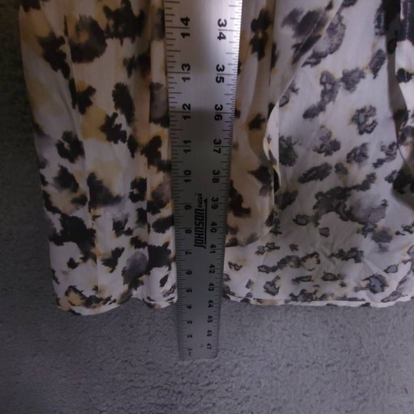 Love Fire Womens Skirted Romper White Yellow Animal Print Cheetah V Neck L New - Picture 4 of 10